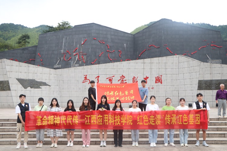 hbs02红宝石线路学子为群众讲解红色故事 做党史传播者